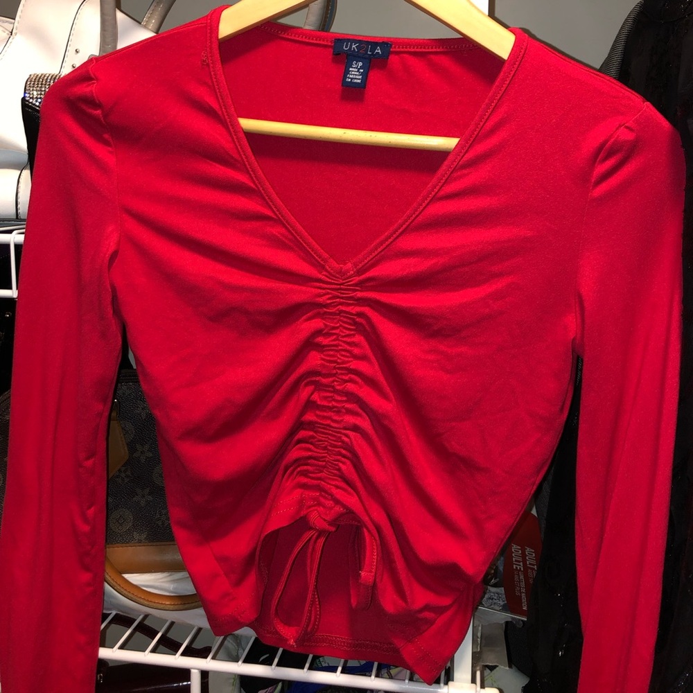 Red scrunch top